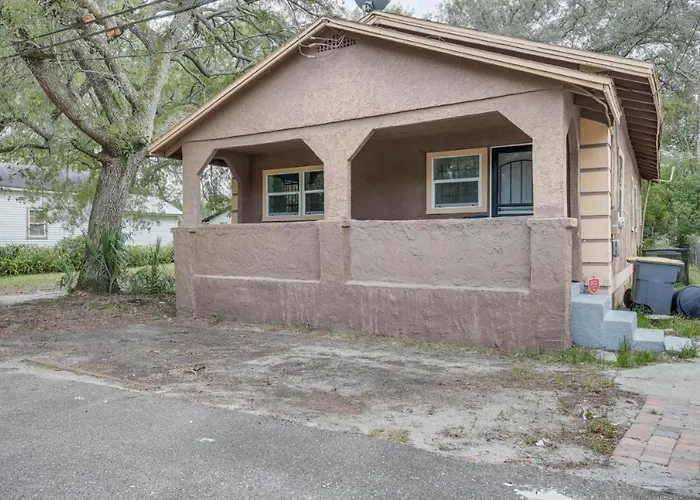 Large, Central, Lovely & Cozy 4Bed/2Bath - House By Everbank Stadium Jacksonville