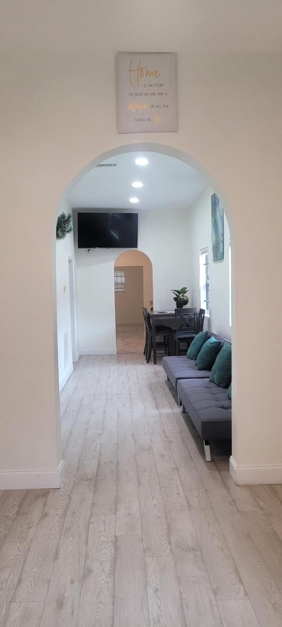 Large, Central, Lovely & Cozy 4bed/2bath - House By Everbank Stadium * Jacksonville