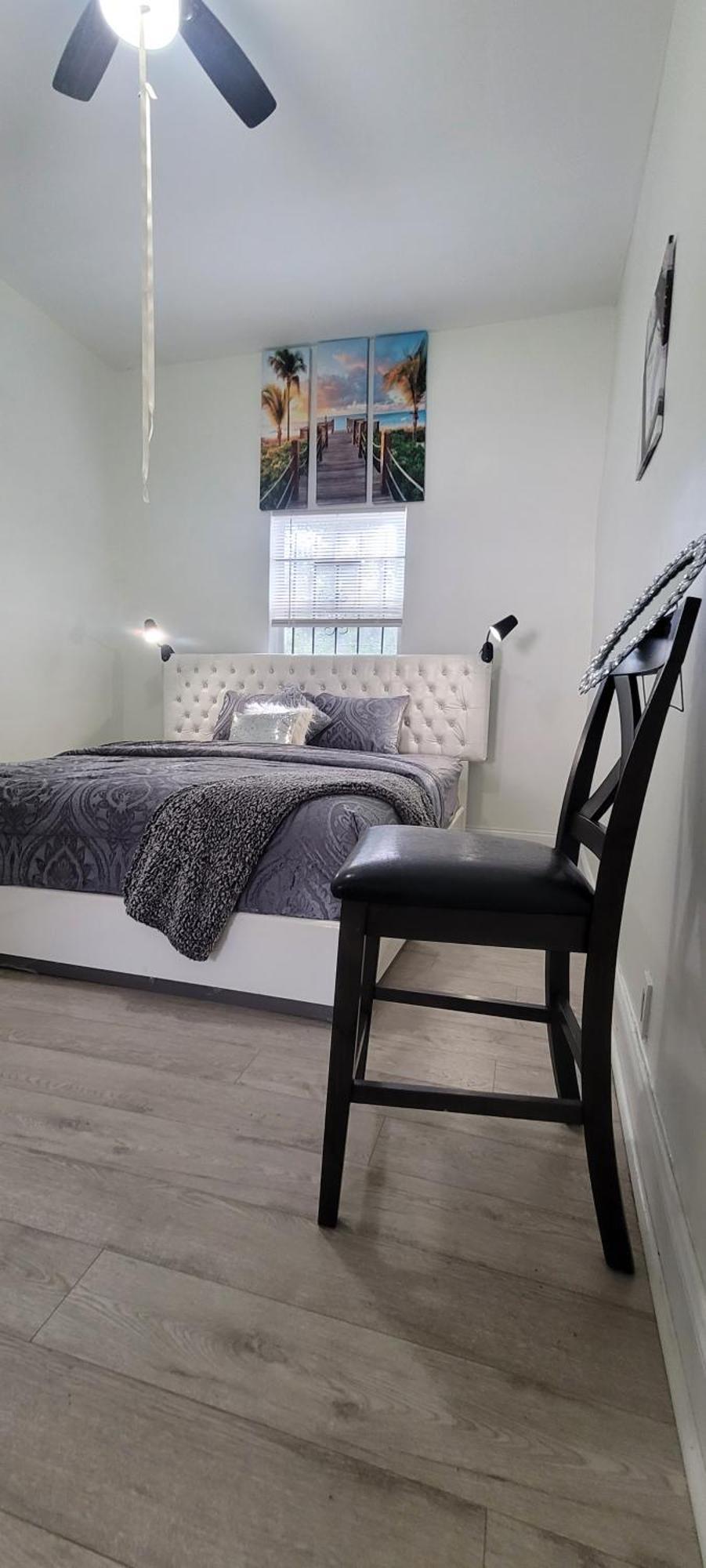 Large, Central, Lovely & Cozy 4bed/2bath - House By Everbank Stadium