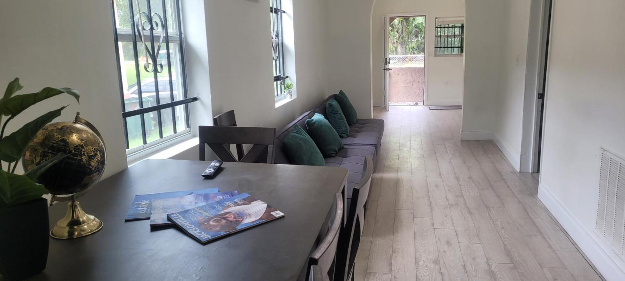 Large, Central, Lovely & Cozy 4bed/2bath - House By Everbank Stadium * Jacksonville