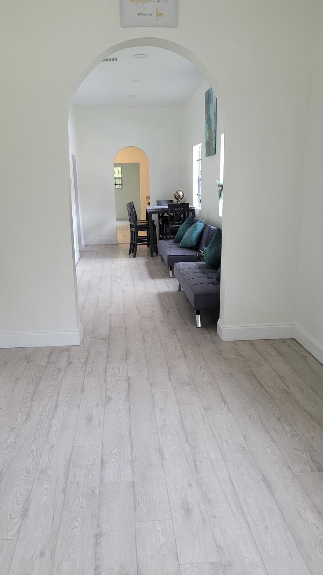Large, Central, Lovely & Cozy 4bed/2bath - House By Everbank Stadium