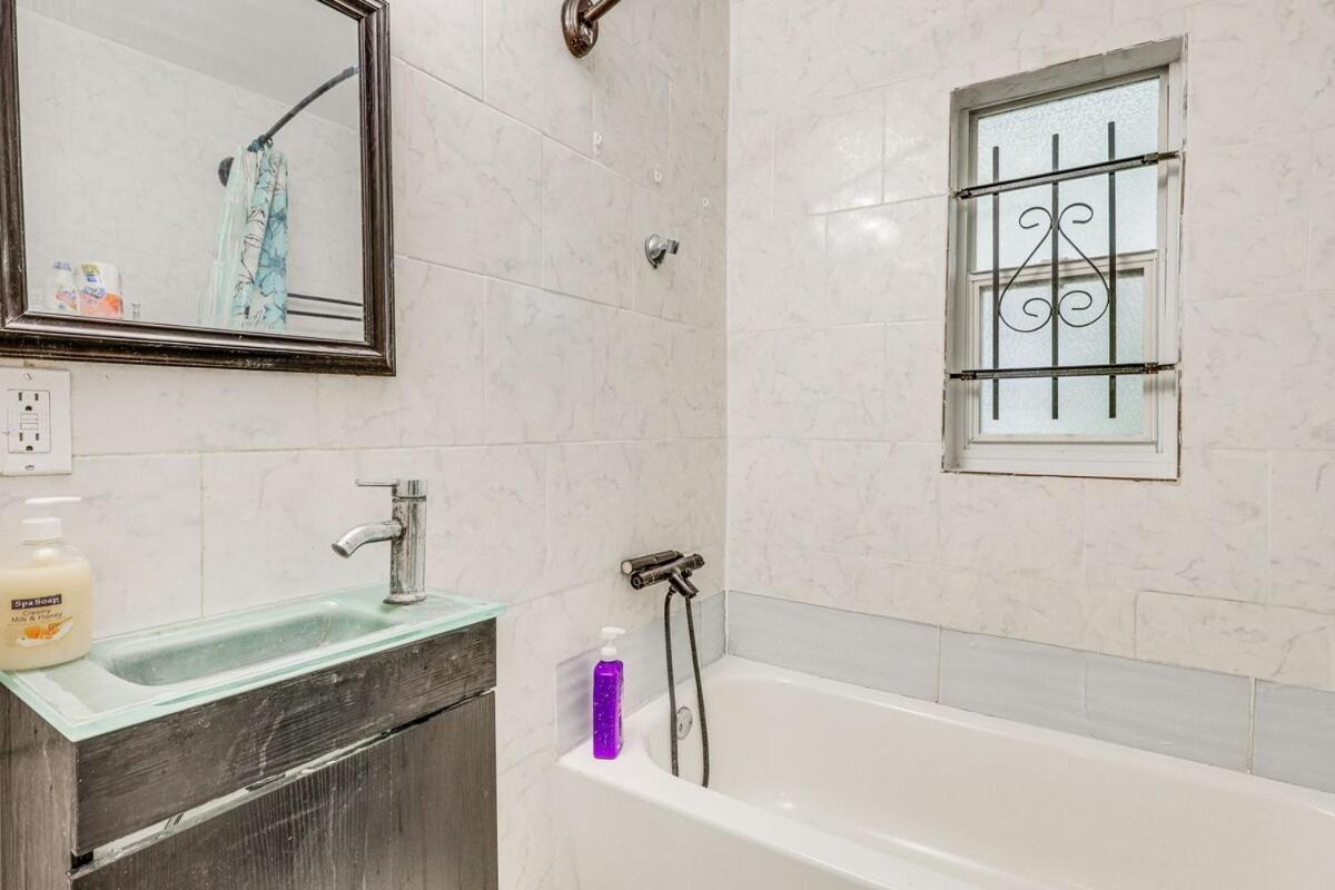 Large, Central, Lovely & Cozy 4bed/2bath - House By Everbank Stadium Holiday home