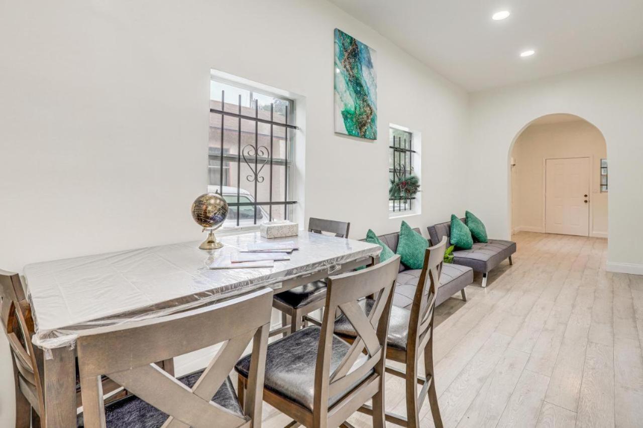 Large, Central, Lovely & Cozy 4bed/2bath - House By Everbank Stadium
